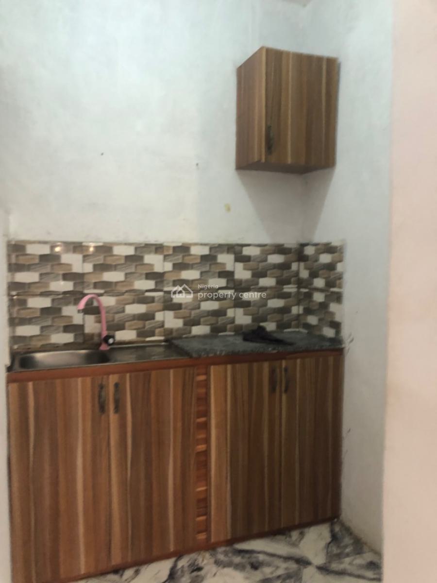 Standard Room Self with Car Park Personal Prepaid and Cabinets, Shomolu, Lagos, Self Contain (single Rooms) for Rent