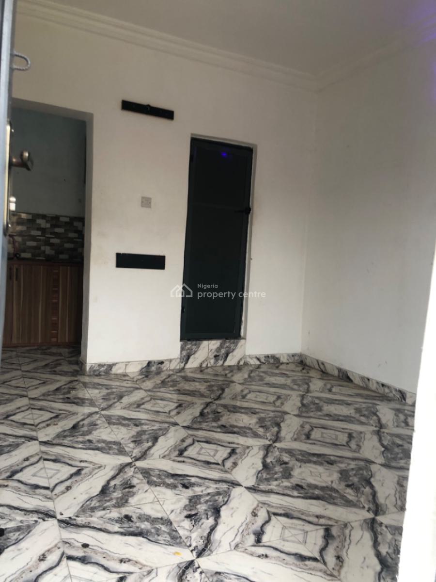 Standard Room Self with Car Park Personal Prepaid and Cabinets, Shomolu, Lagos, Self Contain (single Rooms) for Rent