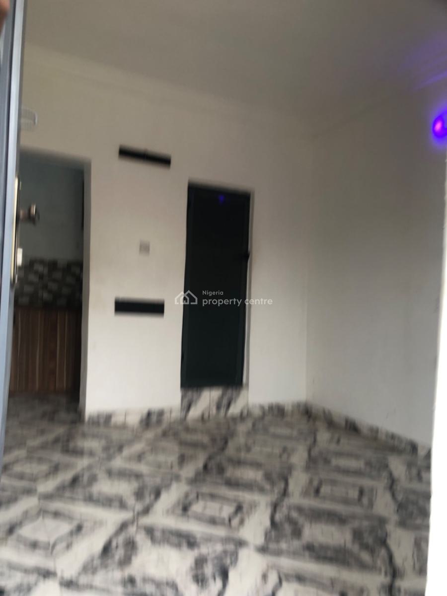 Standard Room Self with Car Park Personal Prepaid and Cabinets, Shomolu, Lagos, Self Contain (single Rooms) for Rent