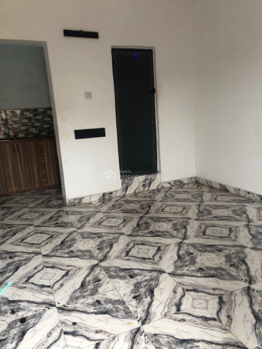 Standard Room Self with Car Park Personal Prepaid and Cabinets, Shomolu, Lagos, Self Contain (single Rooms) for Rent