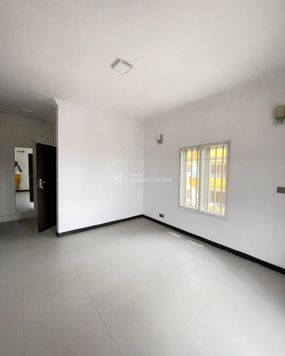 3-bedroom Apartment with Bq in Yaba, Yaba, Lagos, Flat / Apartment for Sale