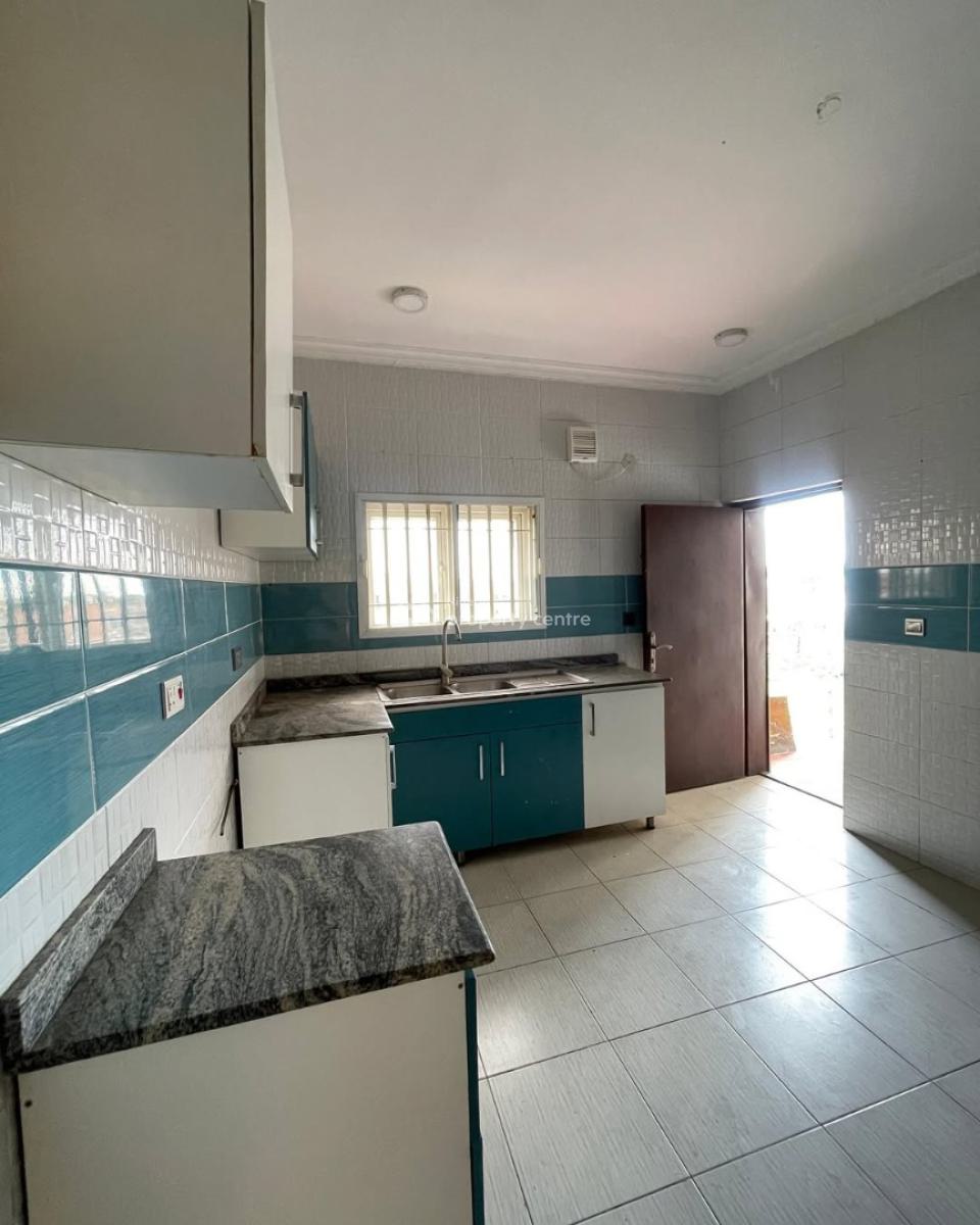 3-bedroom Apartment with Bq in Yaba, Yaba, Lagos, Flat / Apartment for Sale