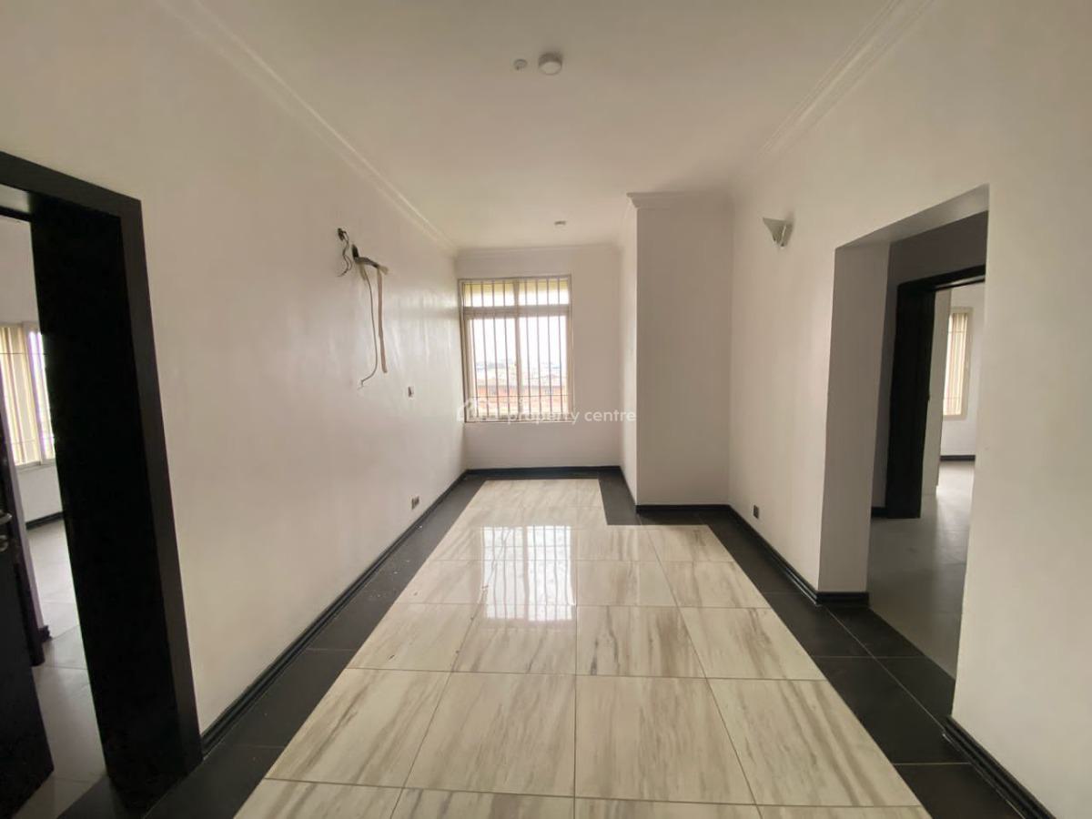 3-bedroom Apartment with Bq in Yaba, Yaba, Lagos, Flat / Apartment for Sale