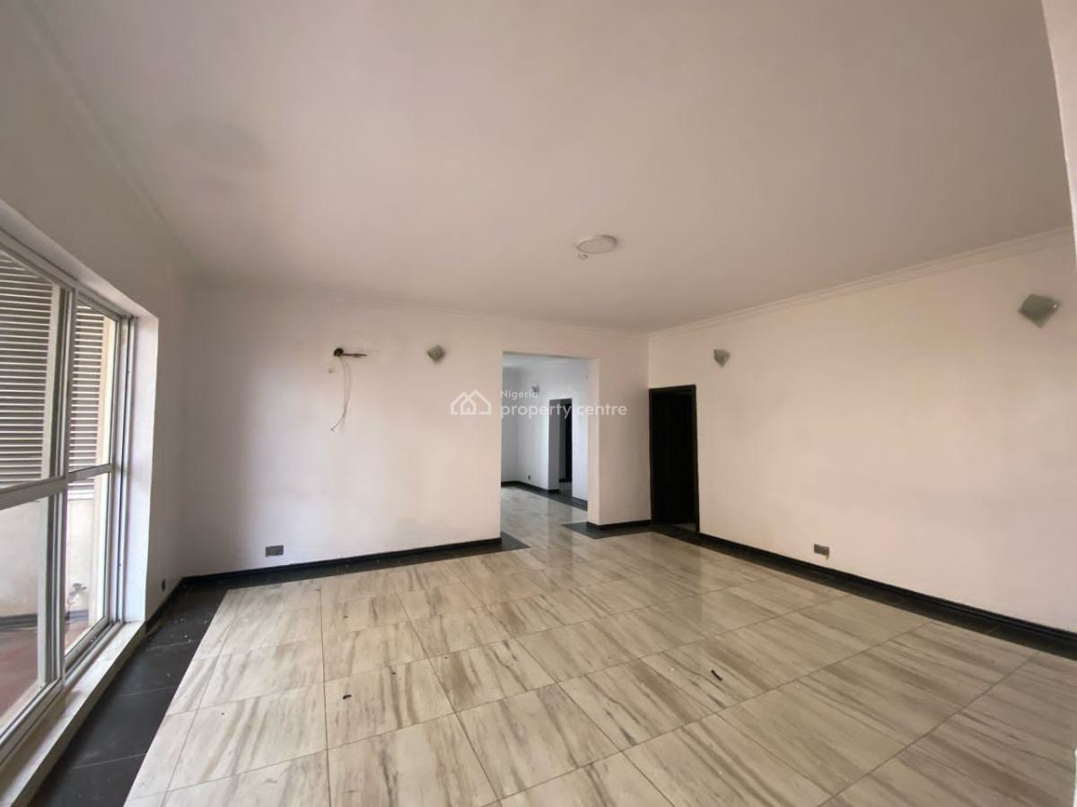 3-bedroom Apartment with Bq in Yaba, Yaba, Lagos, Flat / Apartment for Sale