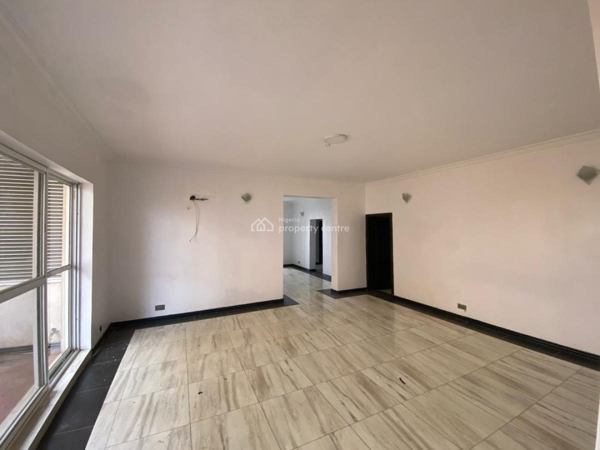 3-bedroom Apartment with Bq in Yaba, Yaba, Lagos, Flat / Apartment for Sale