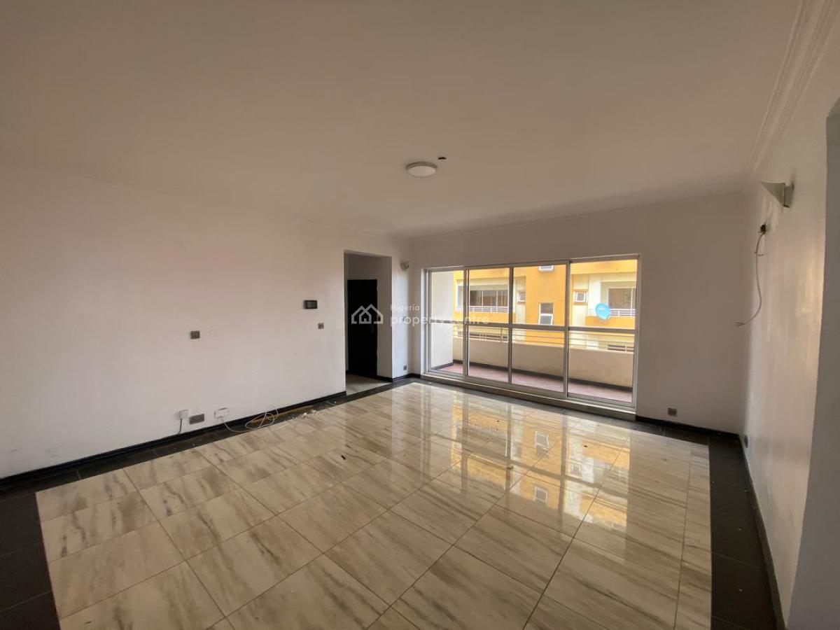 3-bedroom Apartment with Bq in Yaba, Yaba, Lagos, Flat / Apartment for Sale