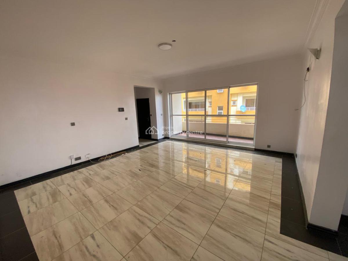3-bedroom Apartment with Bq in Yaba, Yaba, Lagos, Flat / Apartment for Sale