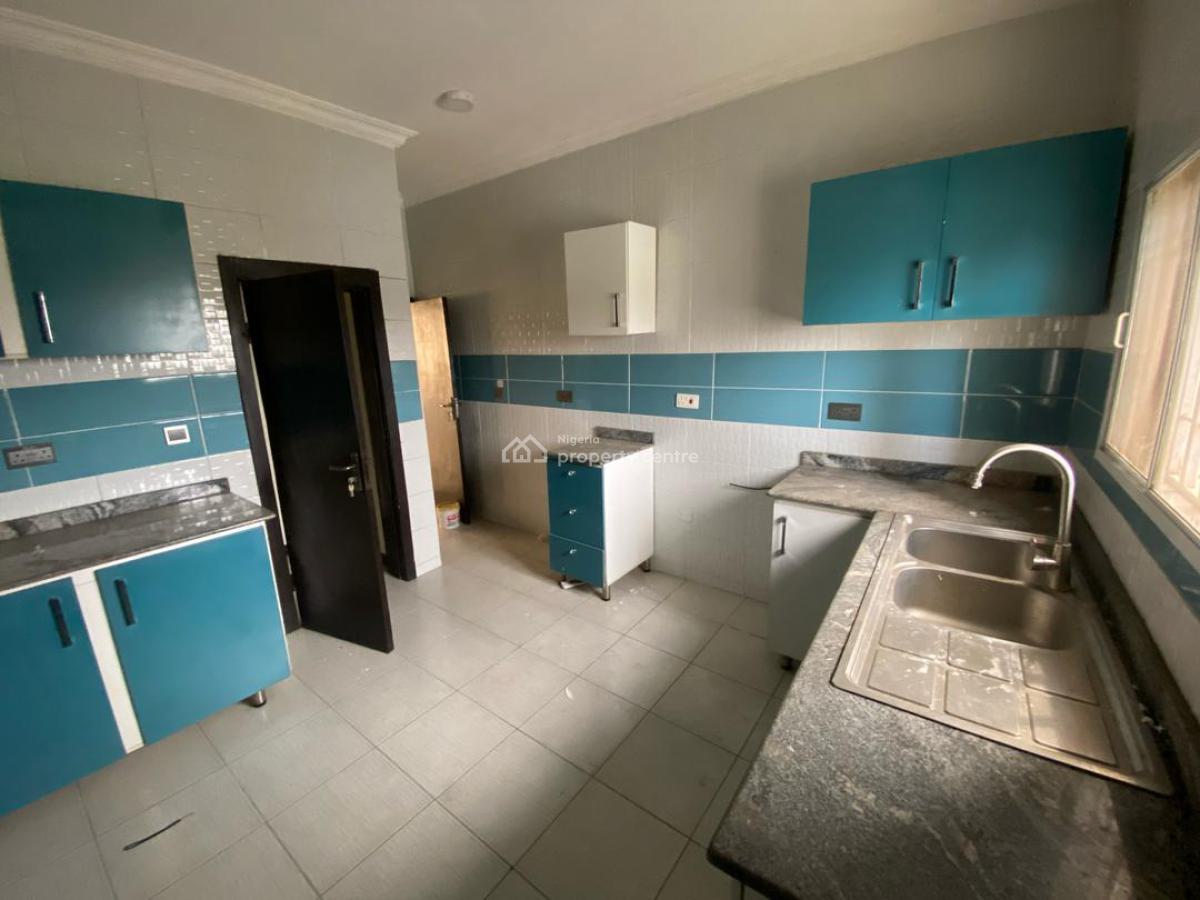 3-bedroom Apartment with Bq in Yaba, Yaba, Lagos, Flat / Apartment for Sale