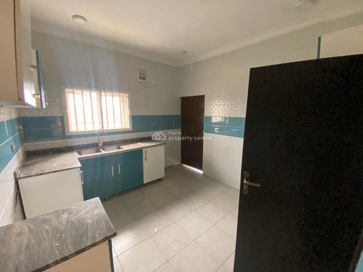 3-bedroom Apartment with Bq in Yaba, Yaba, Lagos, Flat / Apartment for Sale