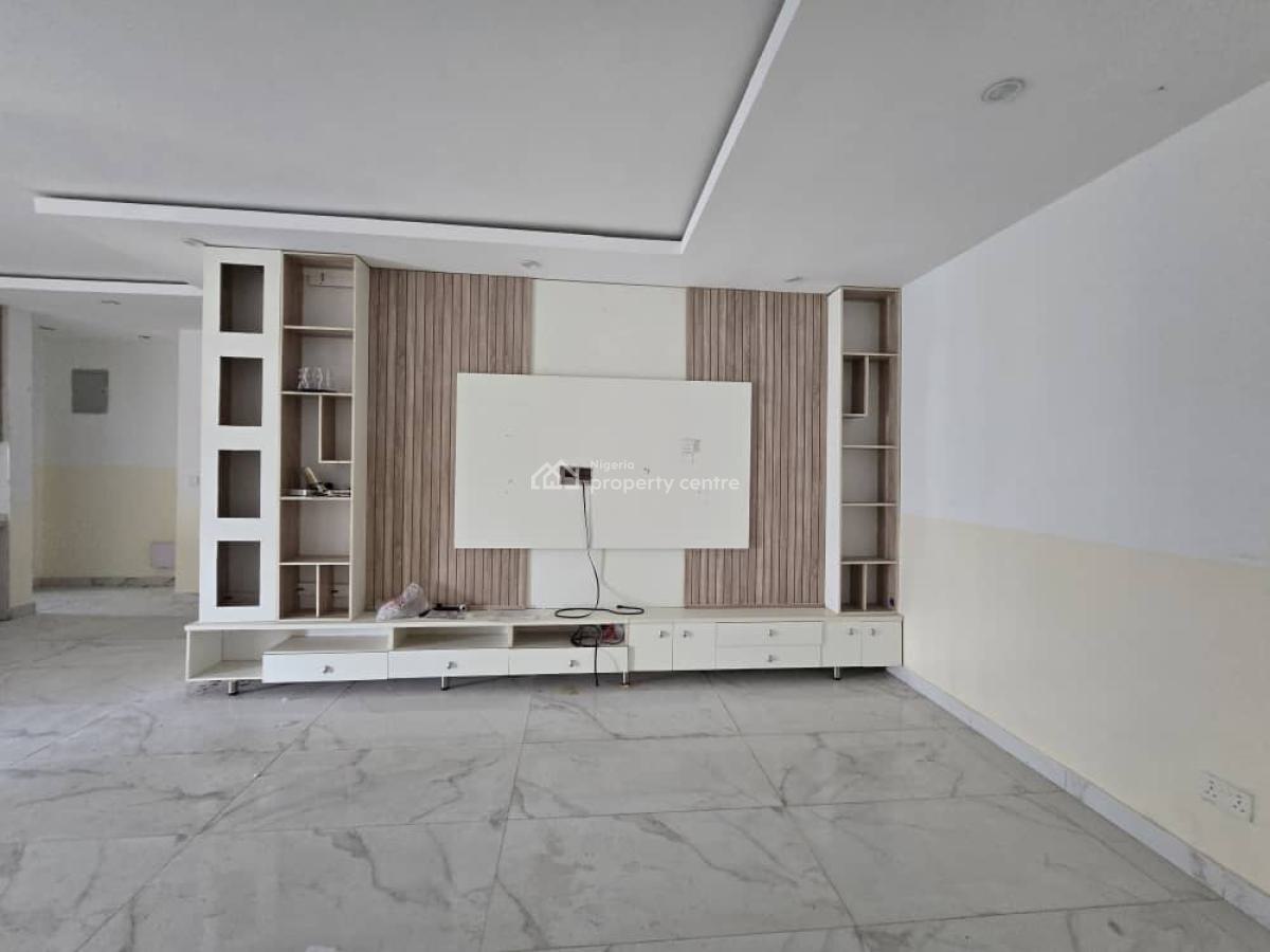 Luxurious Fully Serviced 2 Bedroom Apartment with Excellent Facilities, Periwinkle Estate, Lekki Phase 1, Lekki, Lagos, Flat / Apartment for Rent