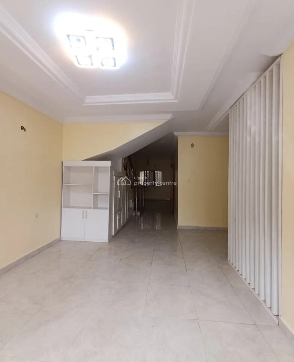 Lovely Serviced 3 Bedroom Terrace with a Room Bq, Lekki Phase 1, Lekki, Lagos, Terraced Duplex for Rent