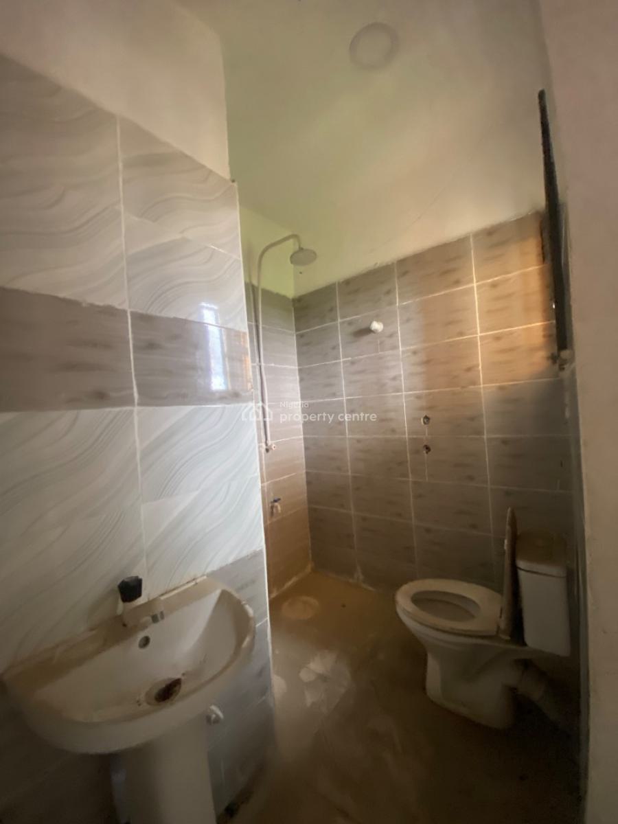 Very Spacious and Sharp 2 Bedroom Apartment Upstairs, Peace Estate By Sky Mall Sangotedo Ajah, Sangotedo, Ajah, Lagos, Flat / Apartment for Rent