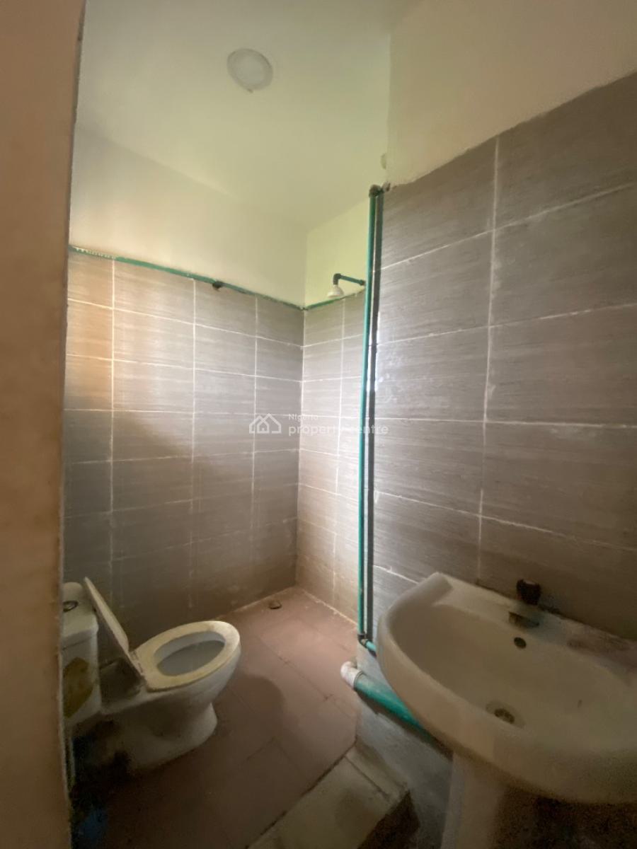 Very Spacious and Sharp 2 Bedroom Apartment Upstairs, Peace Estate By Sky Mall Sangotedo Ajah, Sangotedo, Ajah, Lagos, Flat / Apartment for Rent