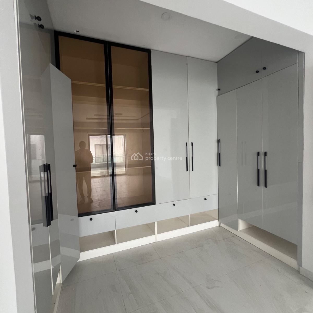 4 Bed&bq 180 Million  Ikota, Lagos, Ikota, Lekki, Lagos, Terraced Duplex for Sale