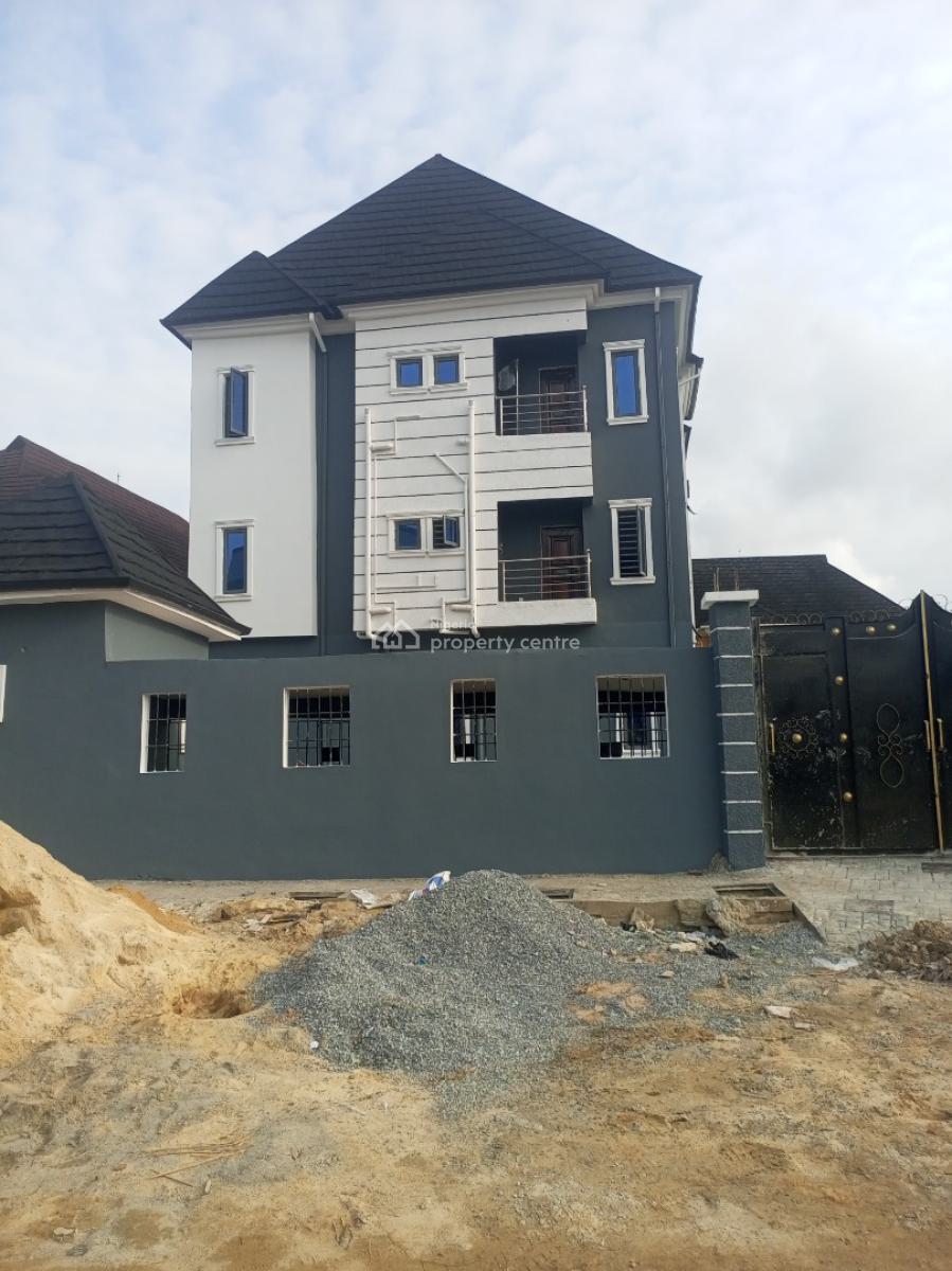 Luxury Newly Built 2 Bedroom Upstairs, Bucknor Estate Jakande Axis., Isolo, Lagos, Flat / Apartment for Rent