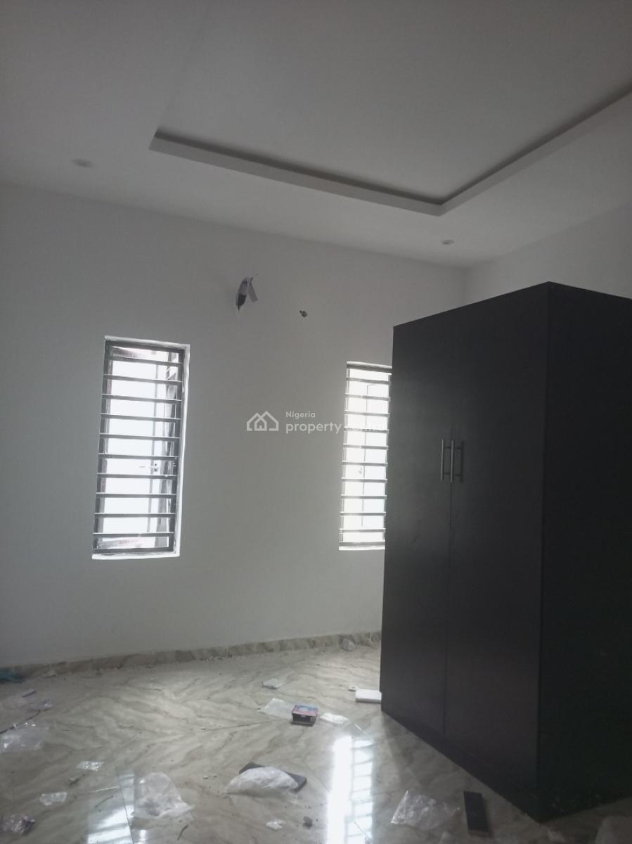 Luxury Newly Built 2 Bedroom Upstairs, Bucknor Estate Jakande Axis., Isolo, Lagos, Flat / Apartment for Rent