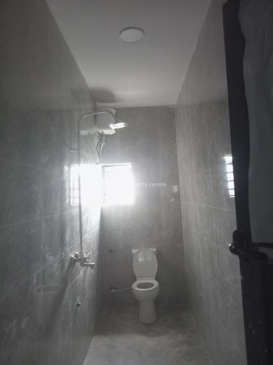 Luxury Newly Built 2 Bedroom Upstairs, Bucknor Estate Jakande Axis., Isolo, Lagos, Flat / Apartment for Rent