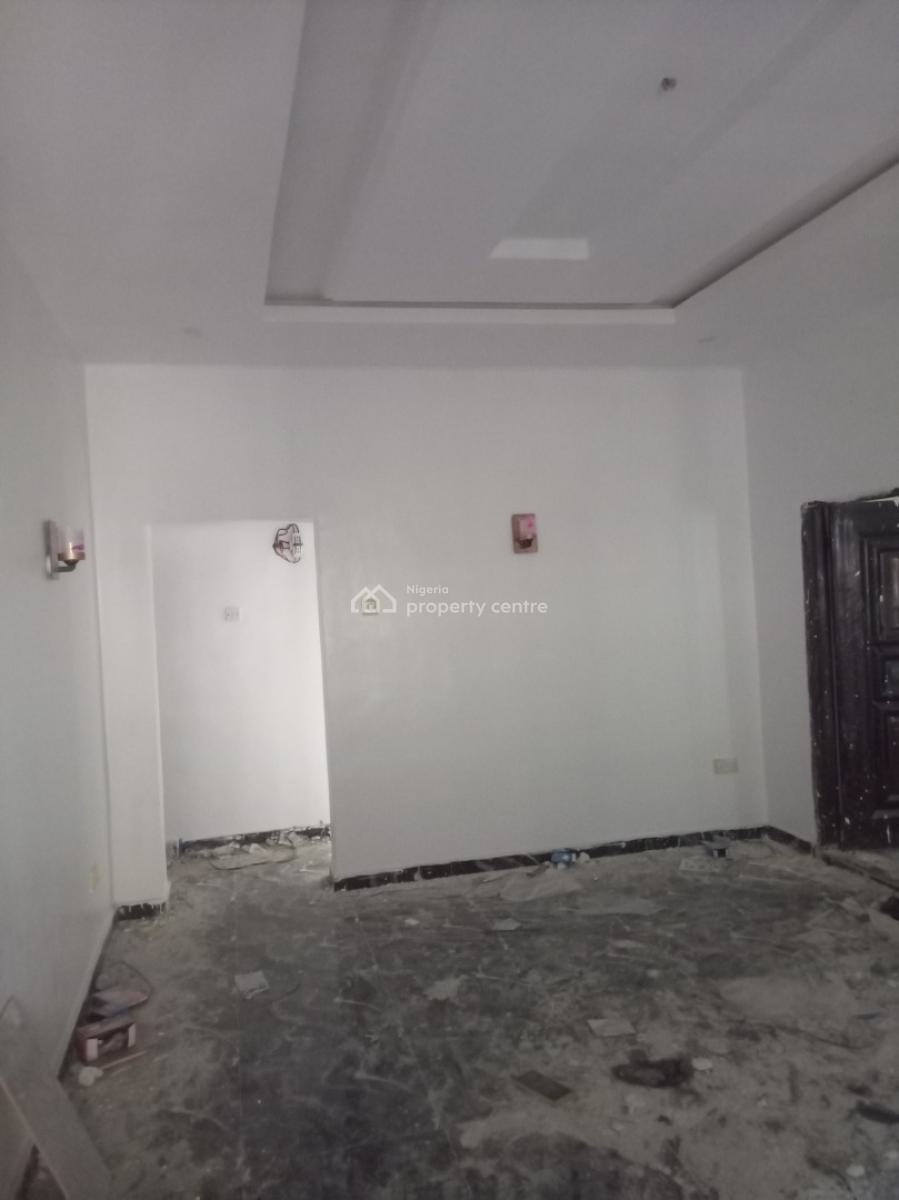 Luxury Newly Built 2 Bedroom Upstairs, Bucknor Estate Jakande Axis., Isolo, Lagos, Flat / Apartment for Rent