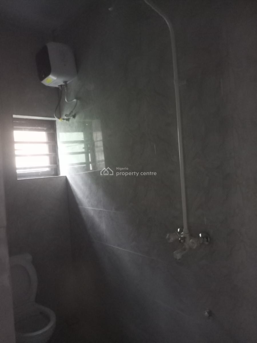 Luxury Newly Built 2 Bedroom Upstairs, Bucknor Estate Jakande Axis., Isolo, Lagos, Flat / Apartment for Rent