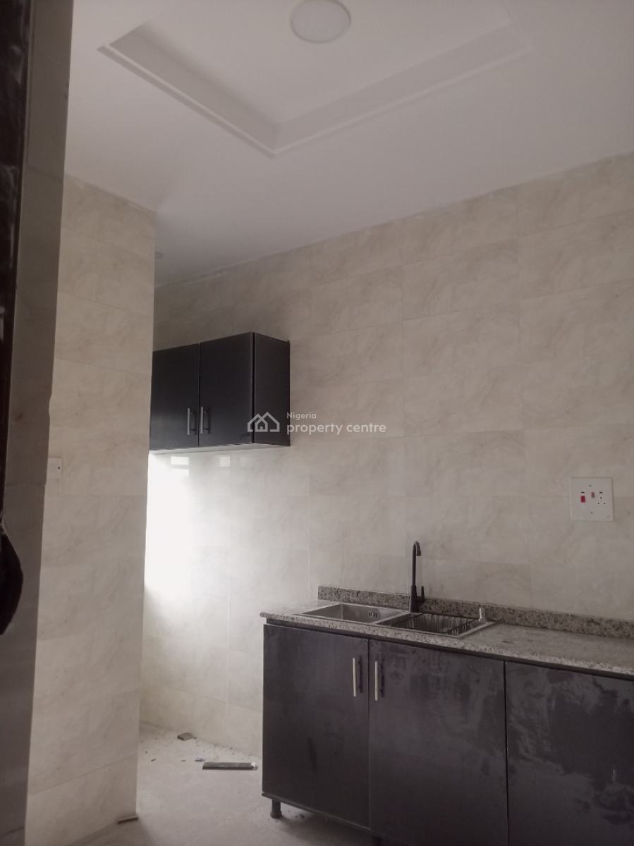 Luxury Newly Built 2 Bedroom Upstairs, Bucknor Estate Jakande Axis., Isolo, Lagos, Flat / Apartment for Rent