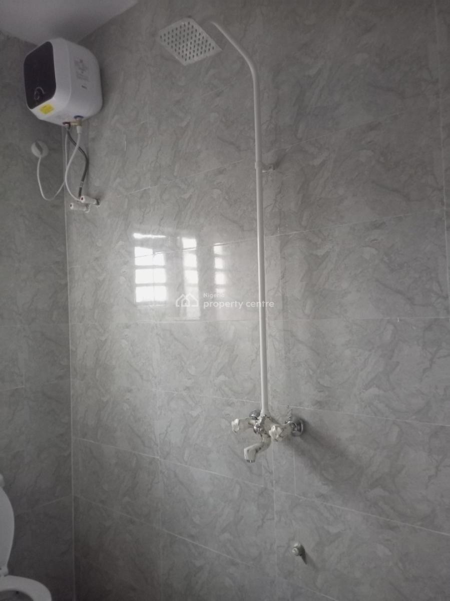 Luxury Newly Built 2 Bedroom Upstairs, Bucknor Estate Jakande Axis., Isolo, Lagos, Flat / Apartment for Rent