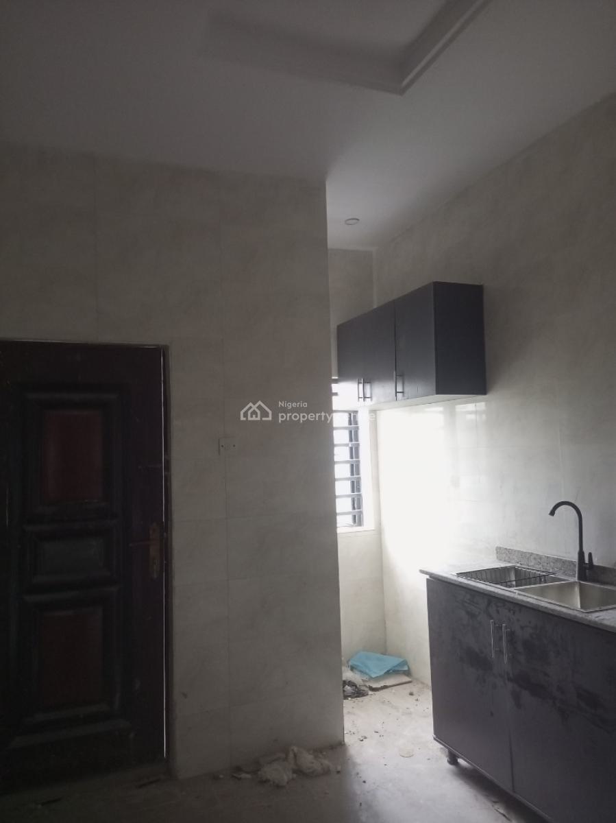 Luxury Newly Built 2 Bedroom Upstairs, Bucknor Estate Jakande Axis., Isolo, Lagos, Flat / Apartment for Rent