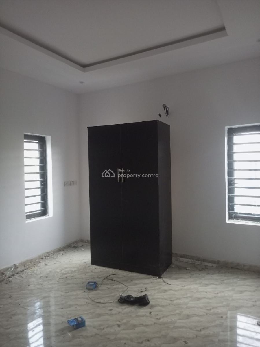 Luxury Newly Built 2 Bedroom Upstairs, Bucknor Estate Jakande Axis., Isolo, Lagos, Flat / Apartment for Rent