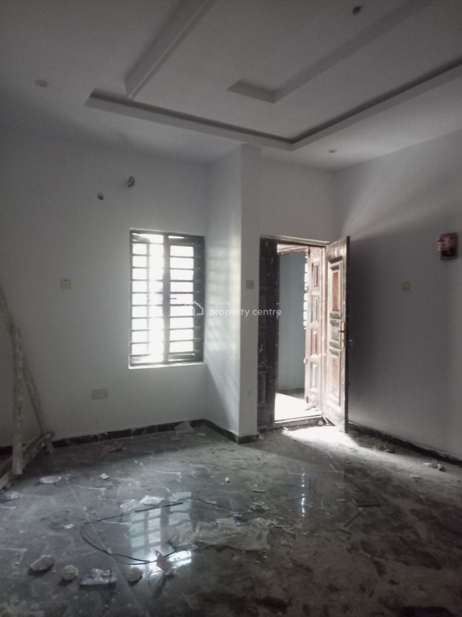 Luxury Newly Built 2 Bedroom Upstairs, Bucknor Estate Jakande Axis., Isolo, Lagos, Flat / Apartment for Rent