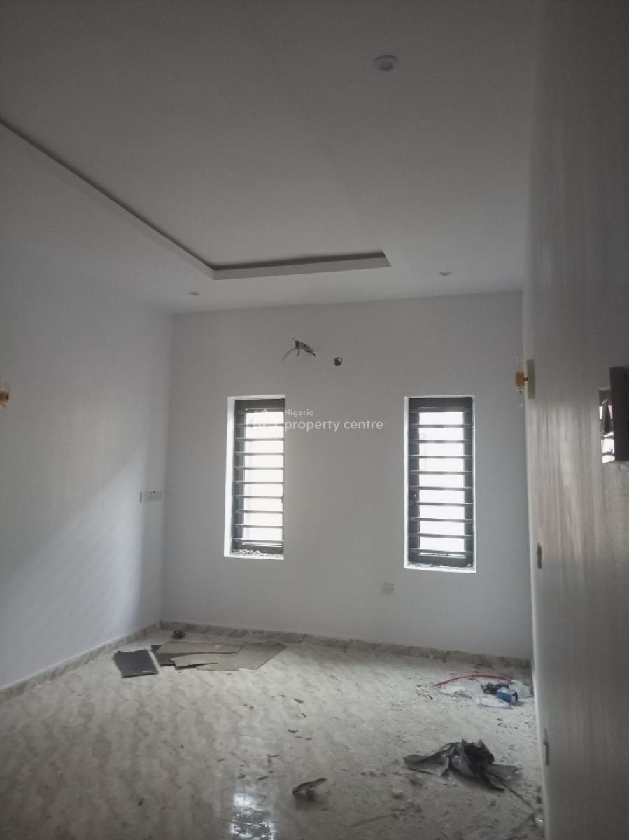 Luxury Newly Built 2 Bedroom Upstairs, Bucknor Estate Jakande Axis., Isolo, Lagos, Flat / Apartment for Rent