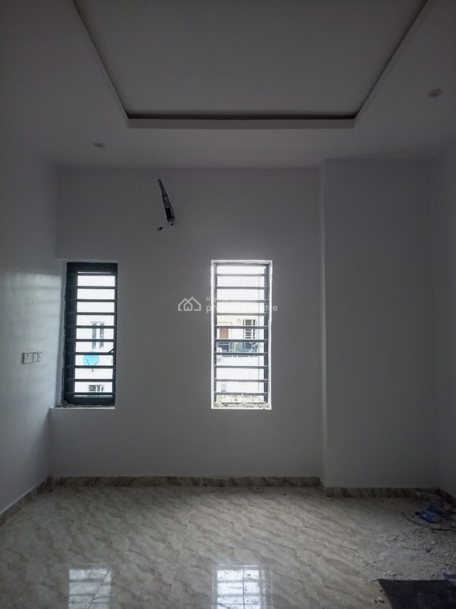 Luxury Newly Built 2 Bedroom Upstairs, Bucknor Estate Jakande Axis., Isolo, Lagos, Flat / Apartment for Rent