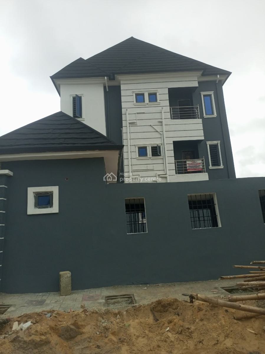 Luxury Newly Built 2 Bedroom Upstairs, Bucknor Estate Jakande Axis., Isolo, Lagos, Flat / Apartment for Rent