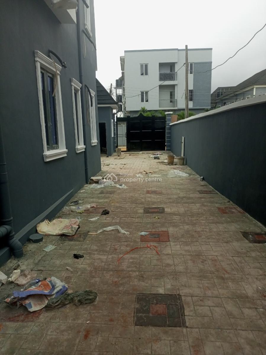 Luxury Newly Built 2 Bedroom Upstairs, Bucknor Estate Jakande Axis., Isolo, Lagos, Flat / Apartment for Rent