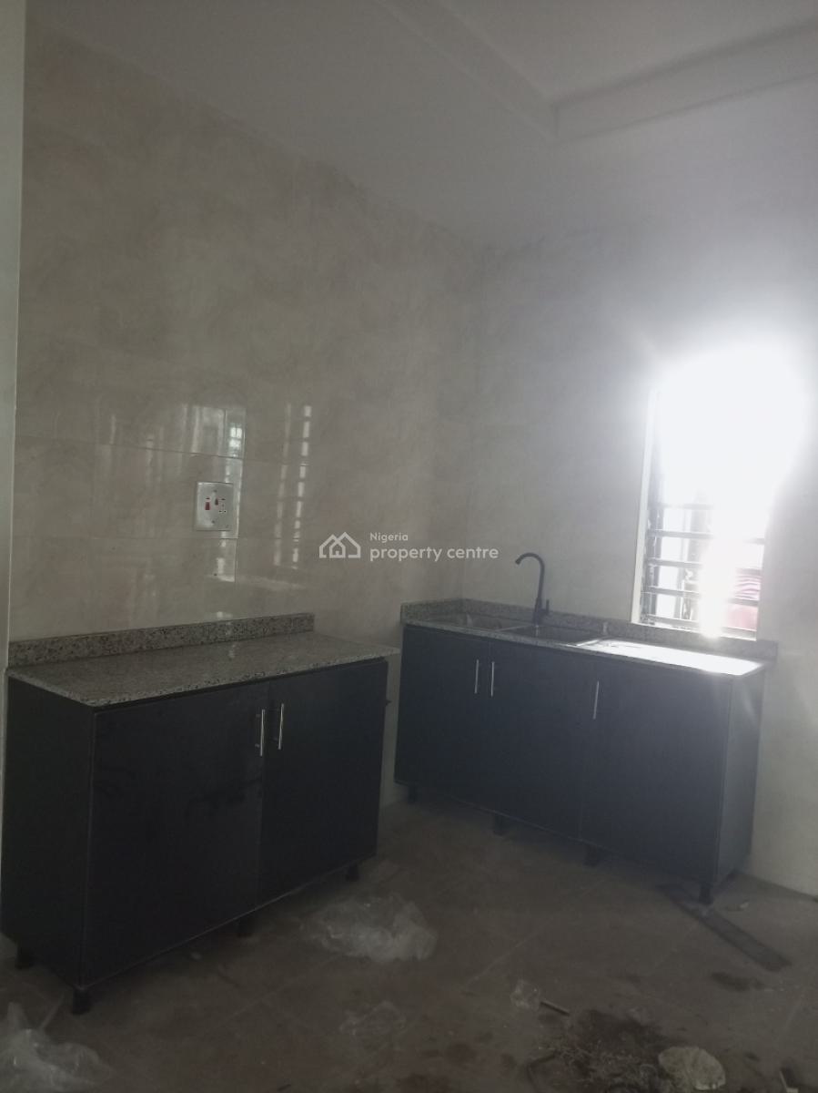 Luxury Newly Built 2 Bedrooms, Upstairs, Bucknor Estate, Jakande Axis, Isolo, Lagos, Flat / Apartment for Rent