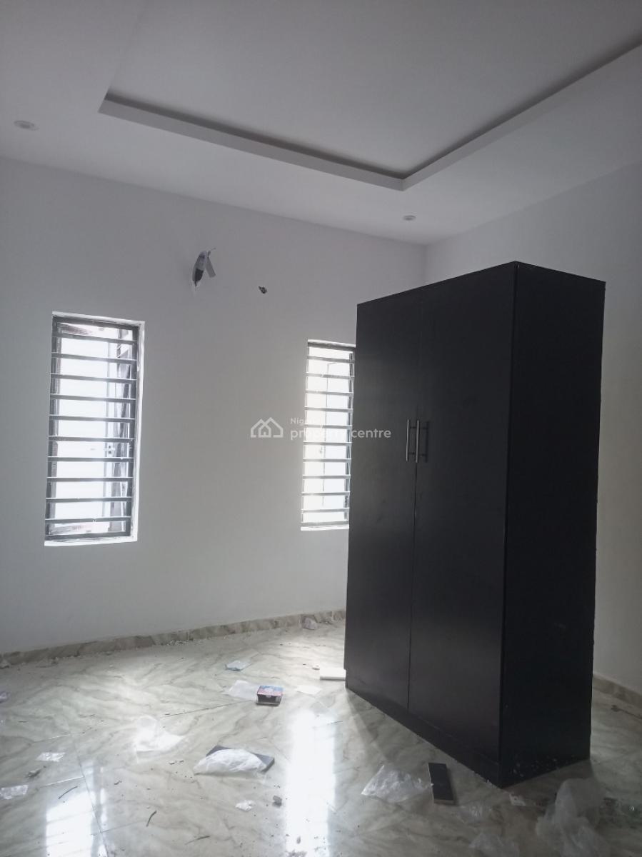 Luxury Newly Built 2 Bedrooms, Upstairs, Bucknor Estate, Jakande Axis, Isolo, Lagos, Flat / Apartment for Rent