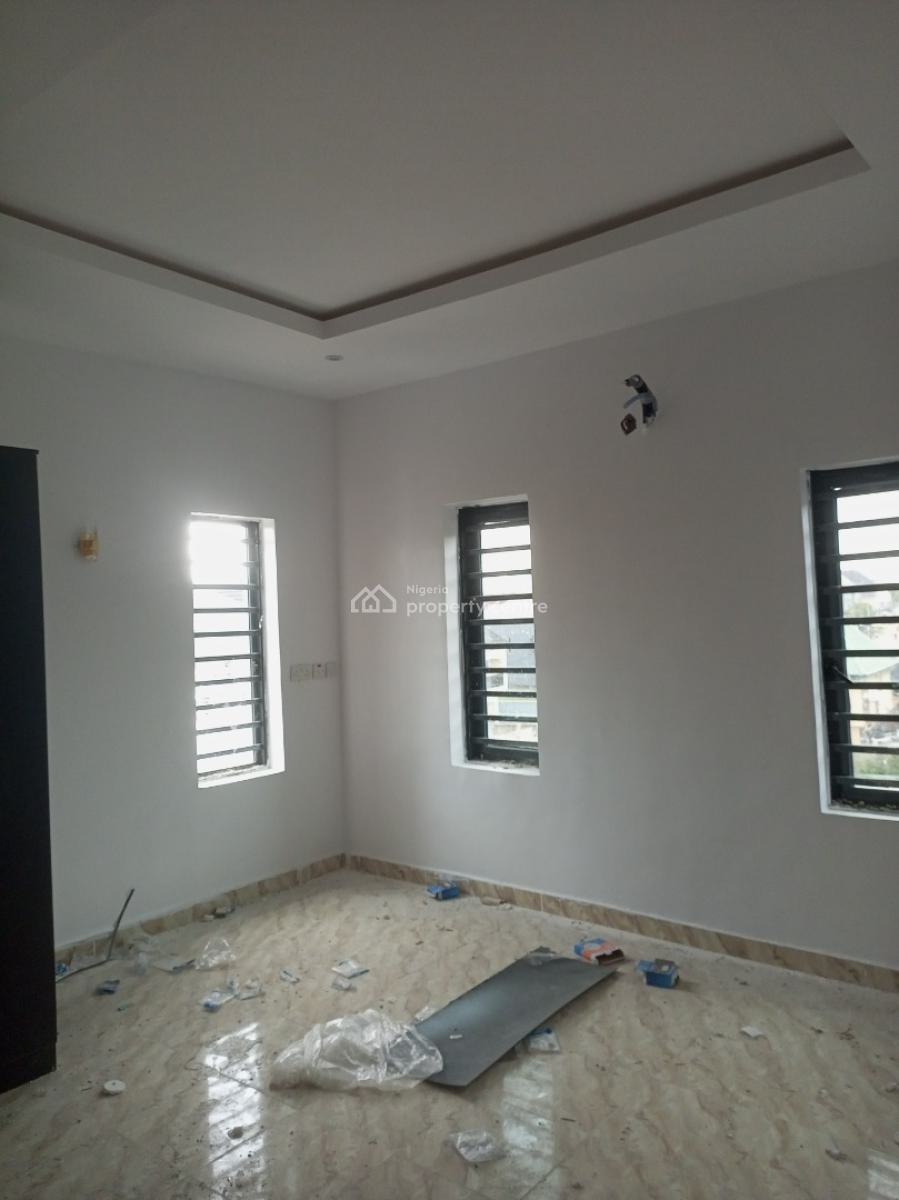 Luxury Newly Built 2 Bedrooms, Upstairs, Bucknor Estate, Jakande Axis, Isolo, Lagos, Flat / Apartment for Rent