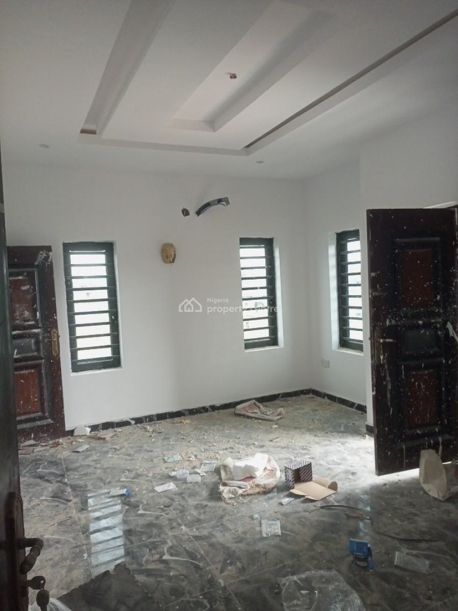 Luxury Newly Built 2 Bedrooms, Upstairs, Bucknor Estate, Jakande Axis, Isolo, Lagos, Flat / Apartment for Rent