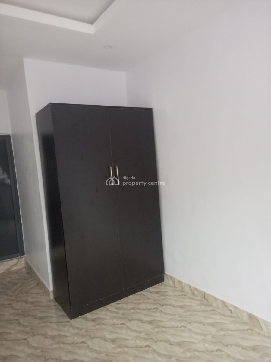Luxury Newly Built 2 Bedrooms, Upstairs, Bucknor Estate, Jakande Axis, Isolo, Lagos, Flat / Apartment for Rent