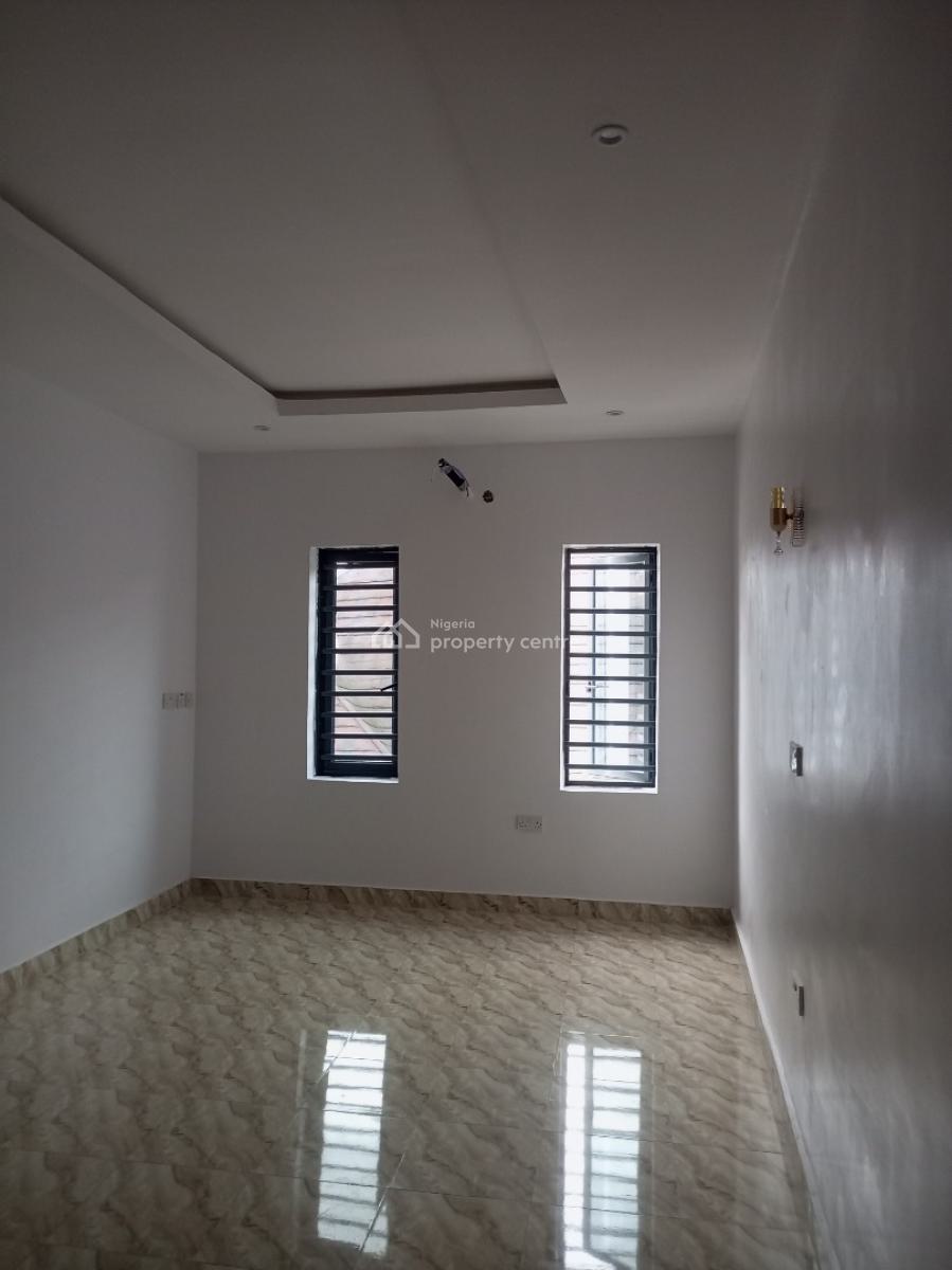 Luxury Newly Built 2 Bedrooms, Upstairs, Bucknor Estate, Jakande Axis, Isolo, Lagos, Flat / Apartment for Rent
