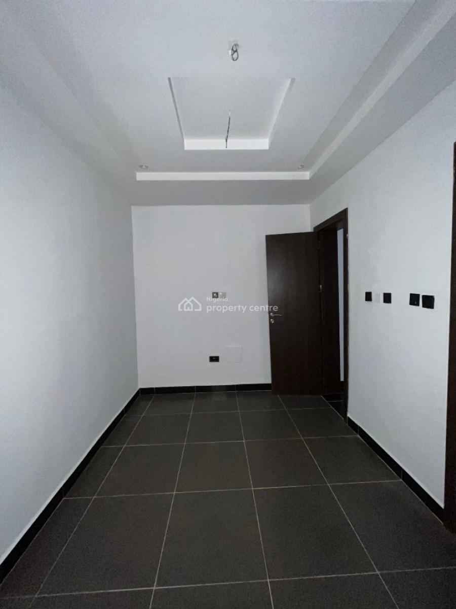 Affordable 2 Bedroom Apartment in a Secured Estste, Very Spacious Room|proximity to Airport|ample Car Park, Allen, Ikeja, Lagos, Flat / Apartment for Sale