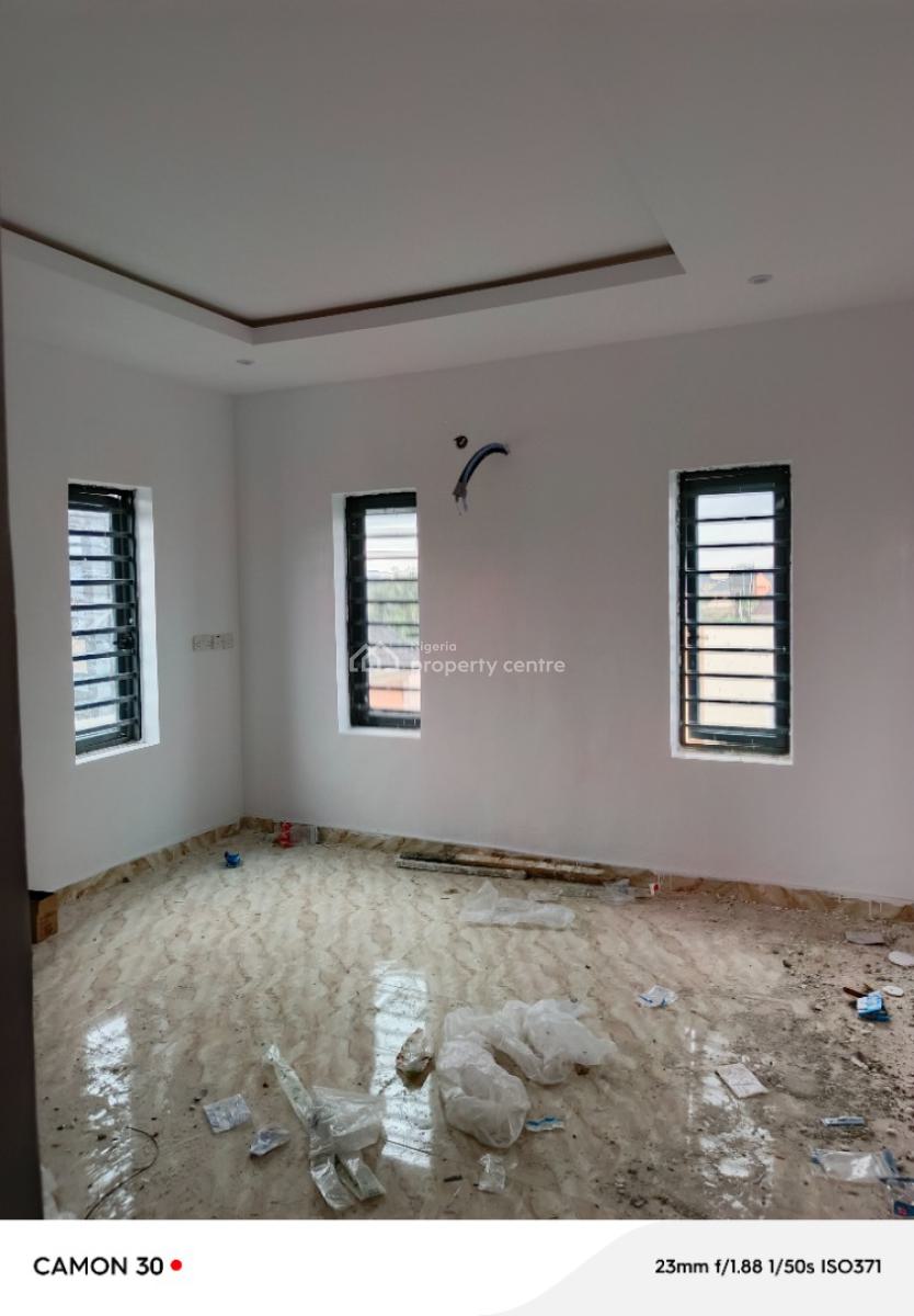 Very Sharp 2 Bedroom Flat in Bucknor Estate with 23hrs Light, Bucknor Estate, Isolo, Lagos, Flat / Apartment for Rent