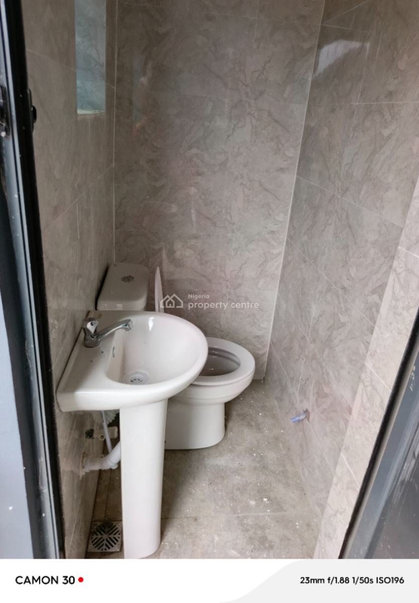 Very Sharp 2 Bedroom Flat in Bucknor Estate with 23hrs Light, Bucknor Estate, Isolo, Lagos, Flat / Apartment for Rent