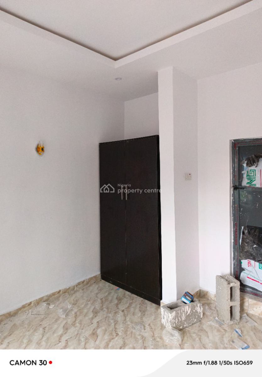 Very Sharp 2 Bedroom Flat in Bucknor Estate with 23hrs Light, Bucknor Estate, Isolo, Lagos, Flat / Apartment for Rent