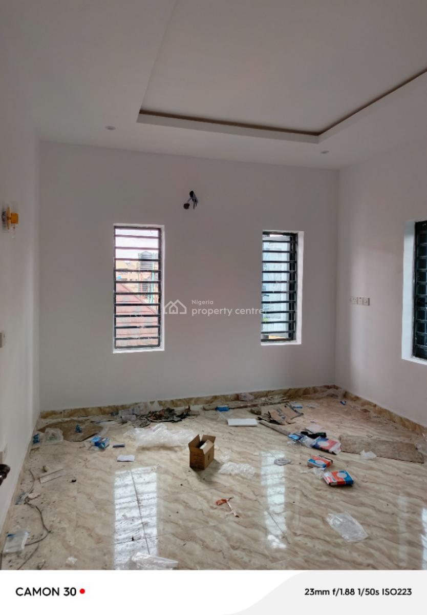Very Sharp 2 Bedroom Flat in Bucknor Estate with 23hrs Light, Bucknor Estate, Isolo, Lagos, Flat / Apartment for Rent
