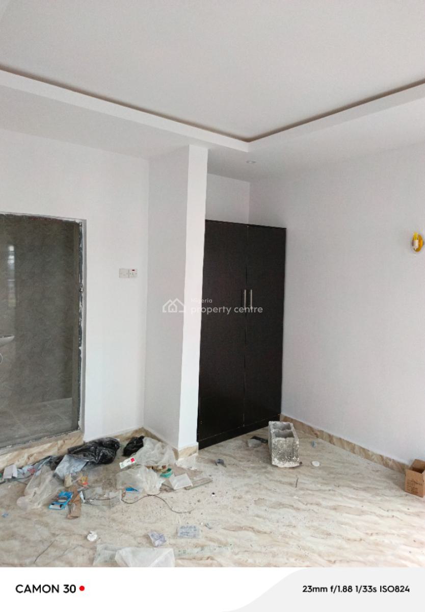 Very Sharp 2 Bedroom Flat in Bucknor Estate with 23hrs Light, Bucknor Estate, Isolo, Lagos, Flat / Apartment for Rent