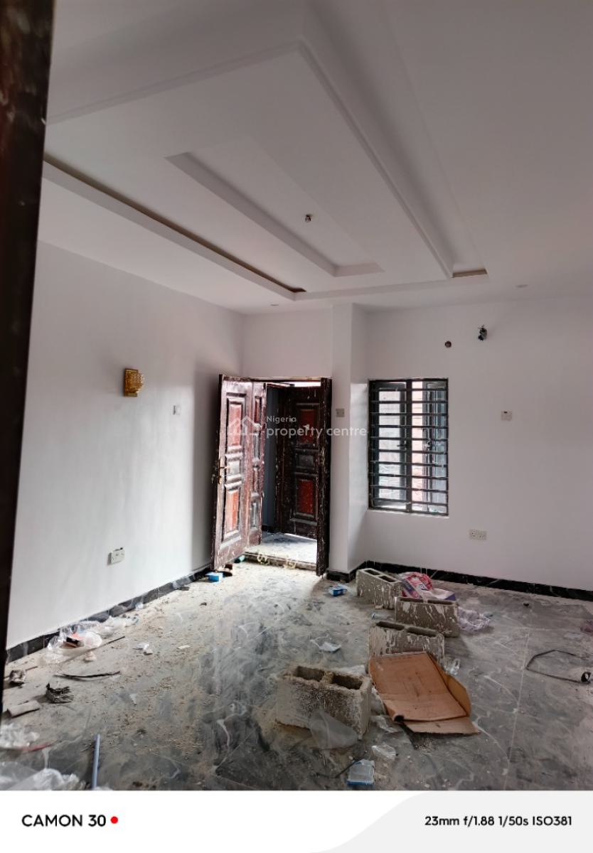 Very Sharp 2 Bedroom Flat in Bucknor Estate with 23hrs Light, Bucknor Estate, Isolo, Lagos, Flat / Apartment for Rent