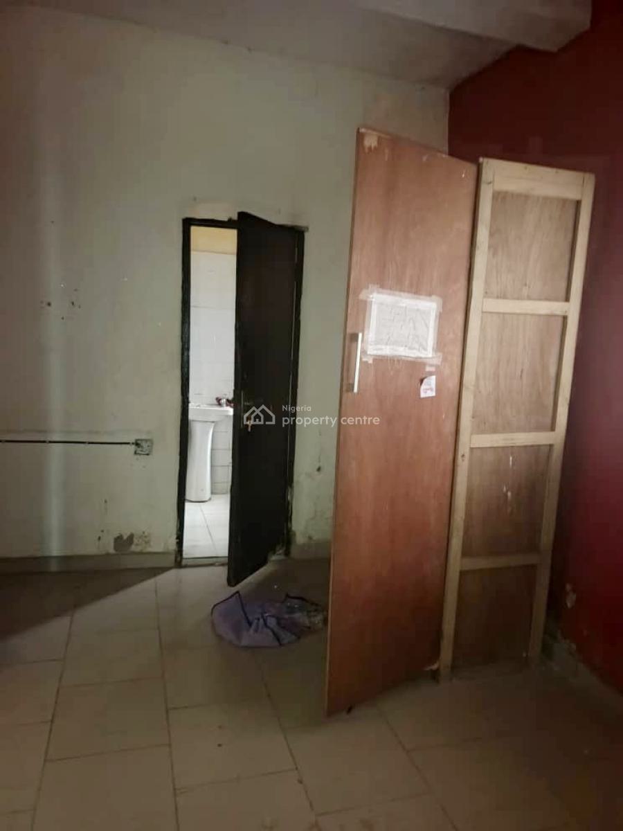 Well Maintained 3 Bedroom Apartment, Omole Phase 1, Ikeja, Lagos, Flat / Apartment for Rent