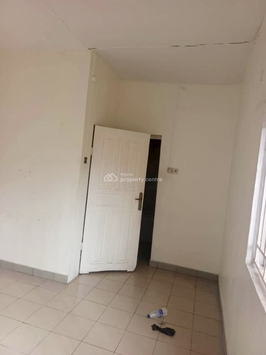 Well Maintained 3 Bedroom Apartment, Omole Phase 1, Ikeja, Lagos, Flat / Apartment for Rent