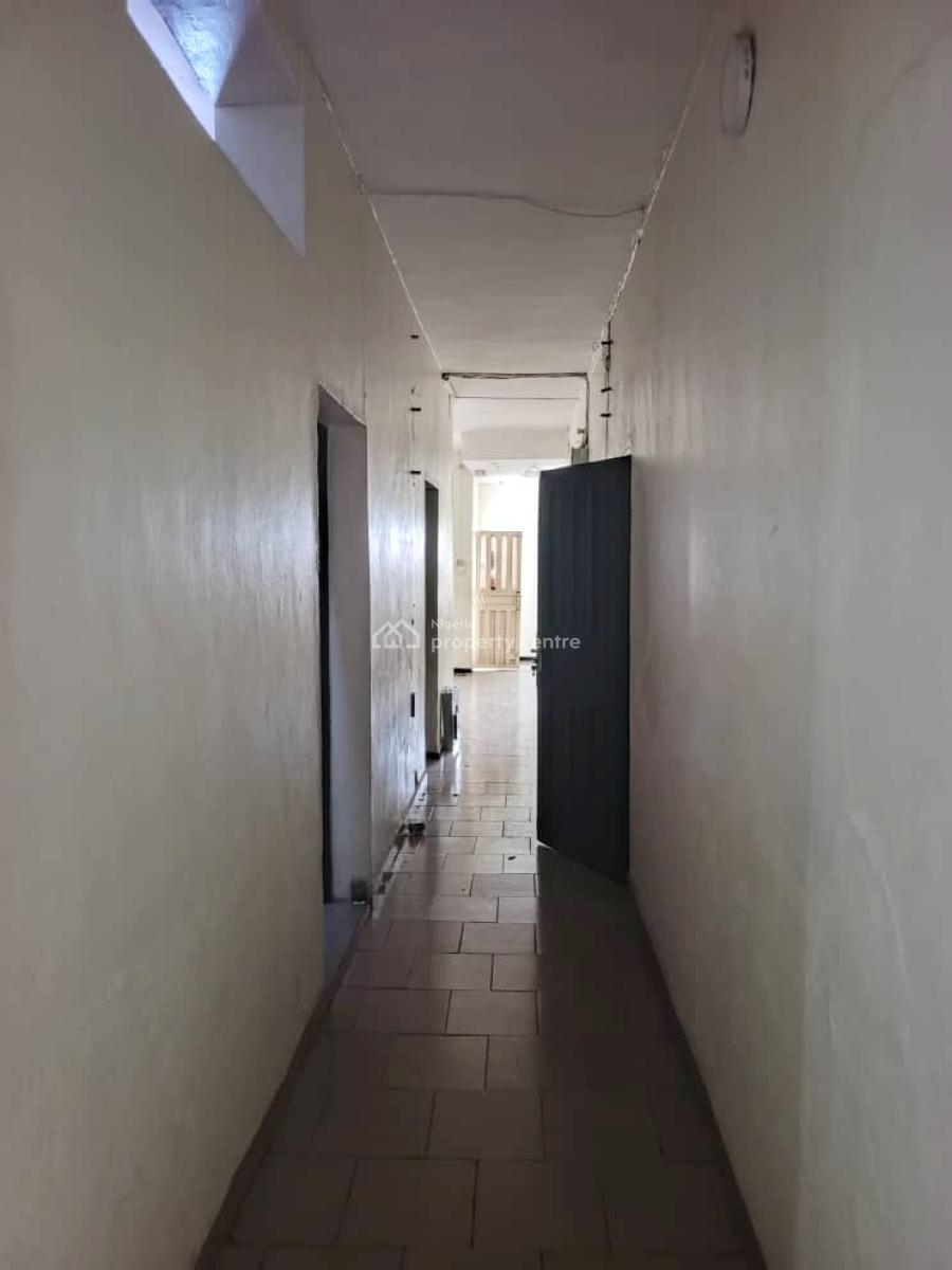 Well Maintained 3 Bedroom Apartment, Omole Phase 1, Ikeja, Lagos, Flat / Apartment for Rent