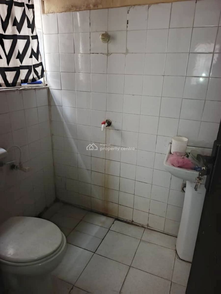 Well Maintained 3 Bedroom Apartment, Omole Phase 1, Ikeja, Lagos, Flat / Apartment for Rent