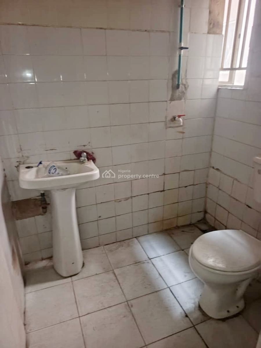 Well Maintained 3 Bedroom Apartment, Omole Phase 1, Ikeja, Lagos, Flat / Apartment for Rent